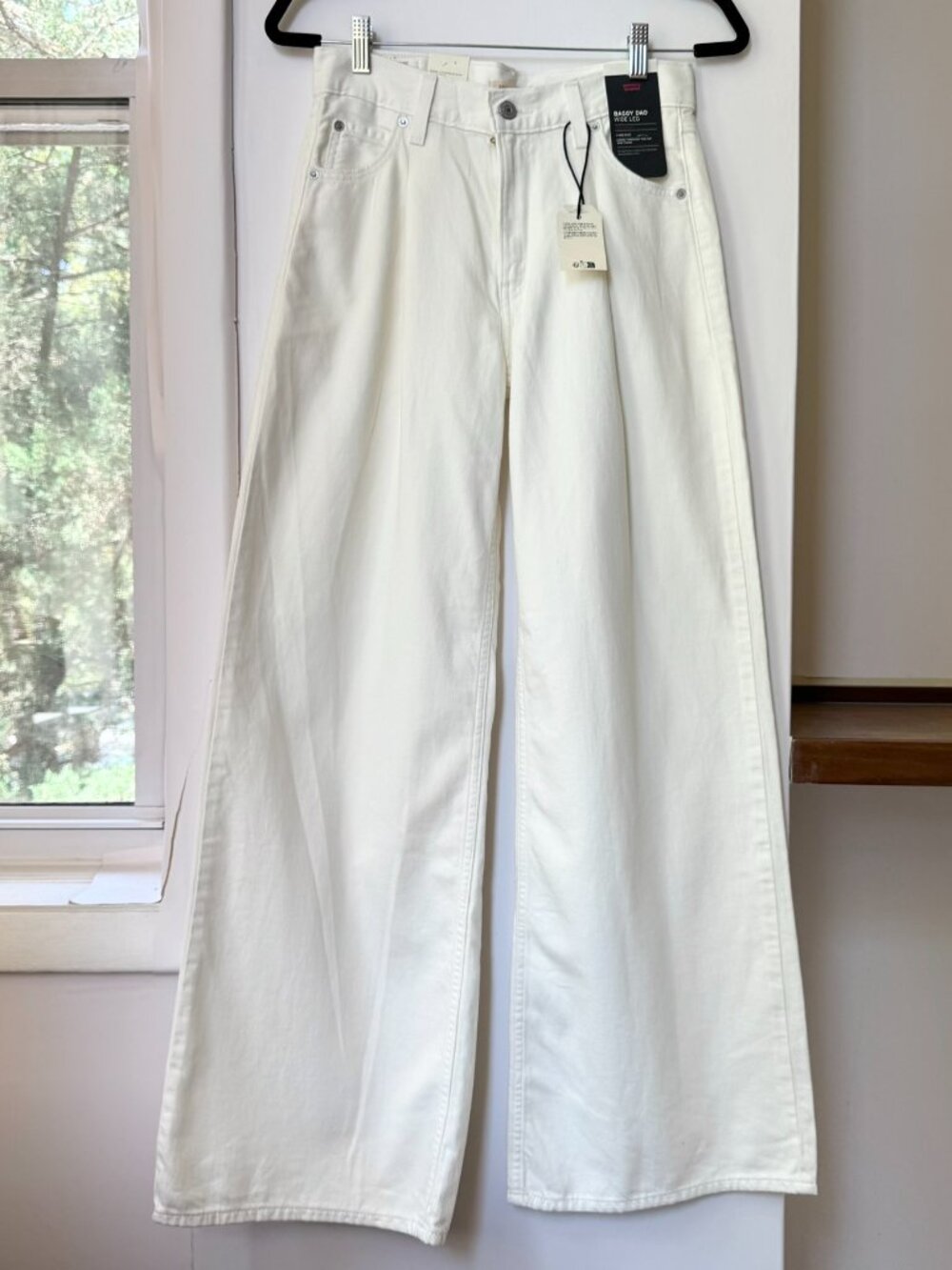 NWT Levi's Baggy Dad Wide-Leg Jeans Women's in White 24 x 32